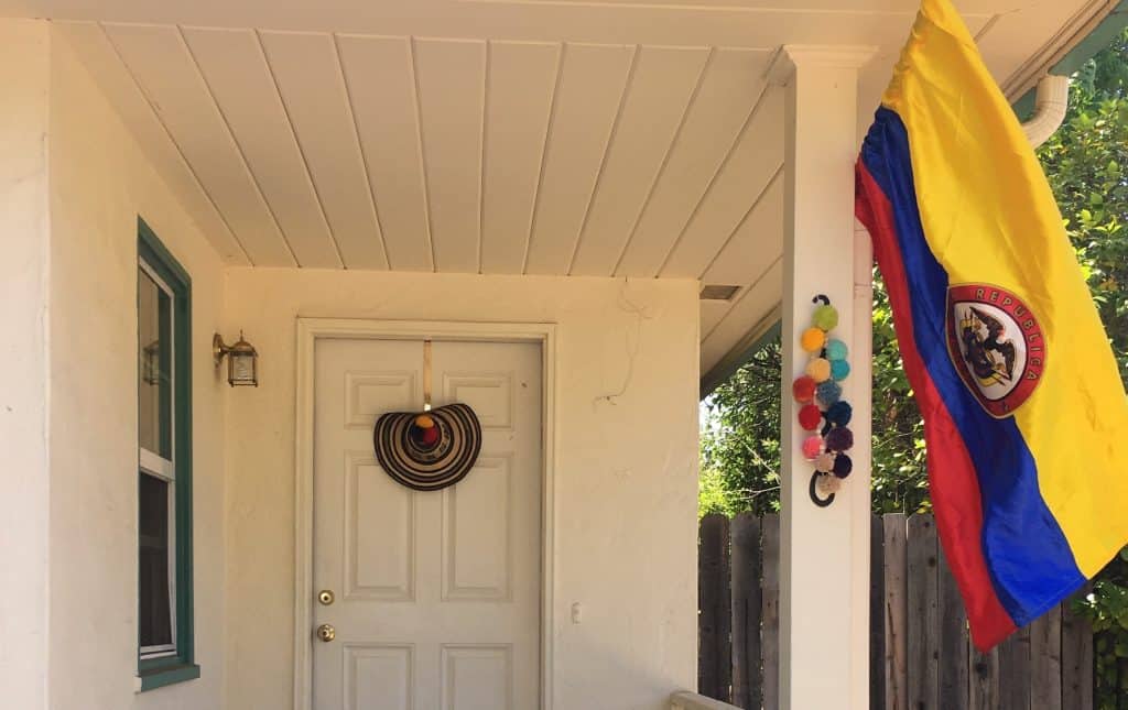 A home decorated with a sombrero vueltiao and bandera de Colombia on the front porch, photo ©Kate Dana