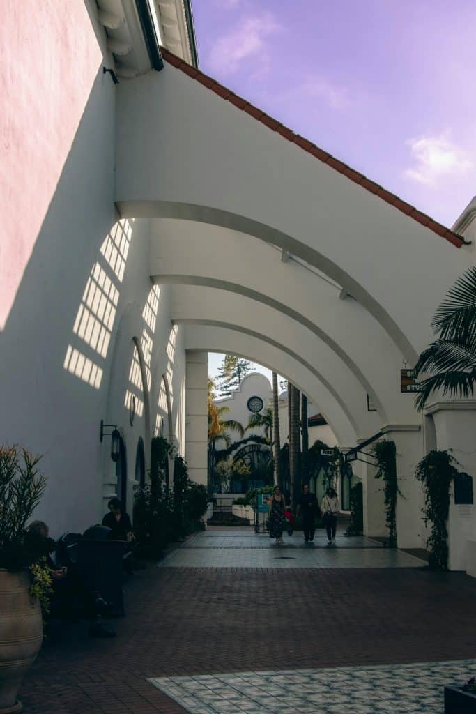 Arches over a street scene with a luminous blue and purple evening sky in Santa Barbara, CA, photo @Phil Evender for Pexels.